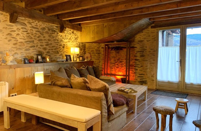 OSSEJA III - Two Bedroom Apartment, Sleeps 5