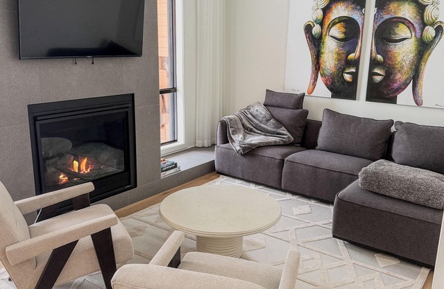 Ostrya Luxury Condo – Steps from the Slopes!