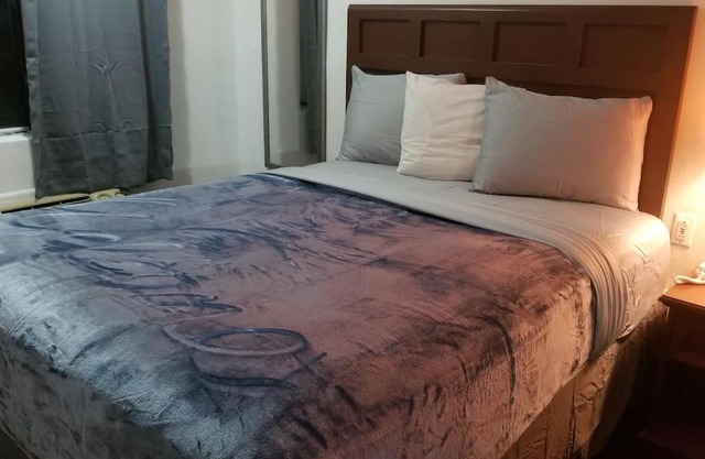 osu King Bed Hotel Room 112 Wi-Fi Booking