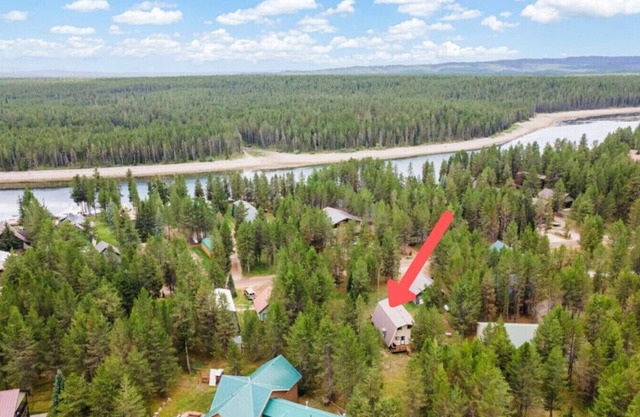Otter's Edge | Steps to River| 29MI to YNP