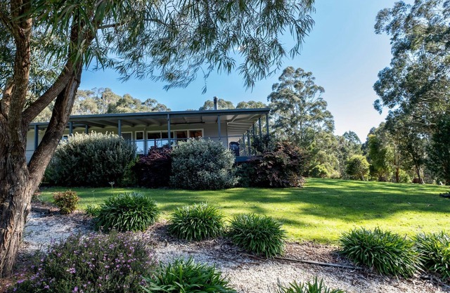Otway Valley Lodge - Large family home sleeping 12 in idyllic Otways bush setting