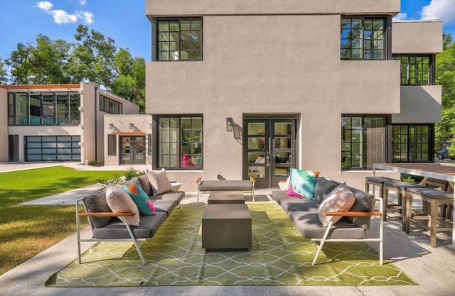 OU Luxury 5BR Retreat + Patio | Walk to Campus #Cha