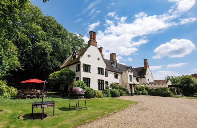 5 Star Tudor Manor House