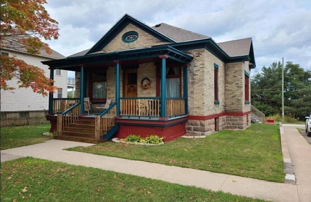 OUR PLACE INN MUNISING- Make Summer Memories in Munising – Stay Near the Water!