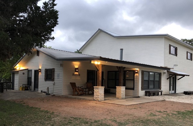 APERTURA 10 DE ABRIL - RELAX EN EL "FRIO RIVER" Y 30 ACRES (Nueva Construcción)