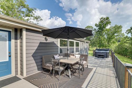 Outdoor Kitchen and Hot Tub Table Rock Lake House