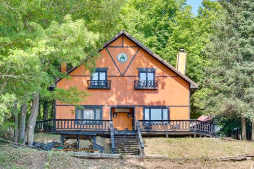 Outdoor Lovers Paradise Slope-View Cabin!