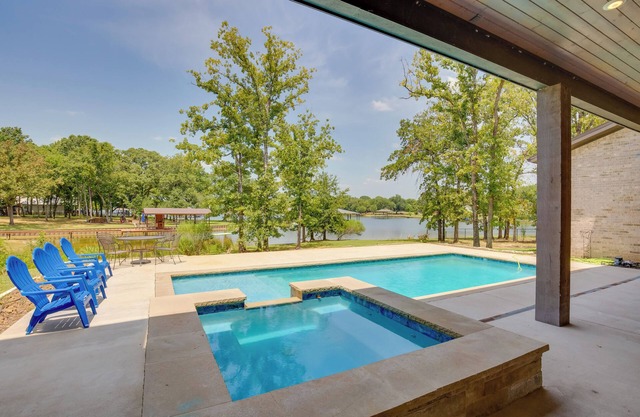 Pool, Hot Tub & Views: Malakoff Gem on Cedar Creek