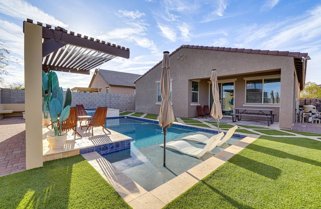 Outdoor Oasis w/ Pool & Spa: Goodyear Getaway