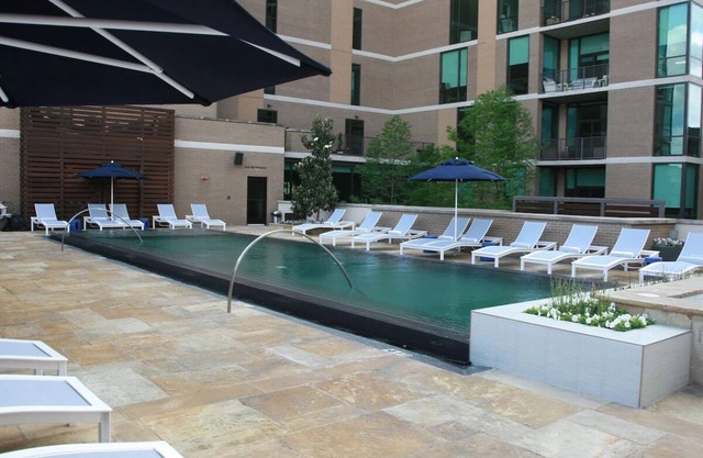 Outdoor Pool & Pet Room Near Highland Park Shopping