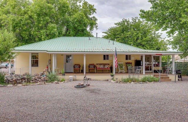 Outdoorsy Caliente Retreat w/ Screened Porch