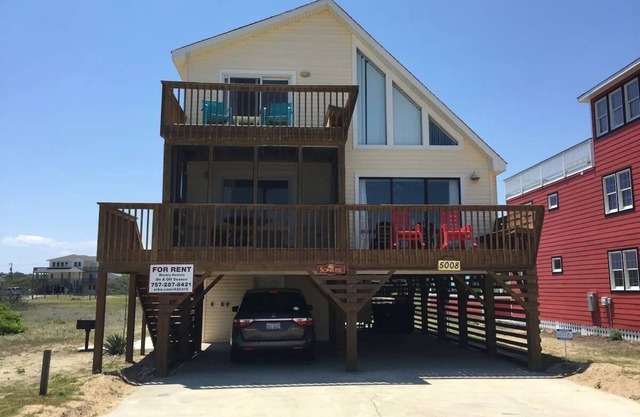 Outer Banks Oceanside Cottage 'Sonrise' in Kitty Hawk