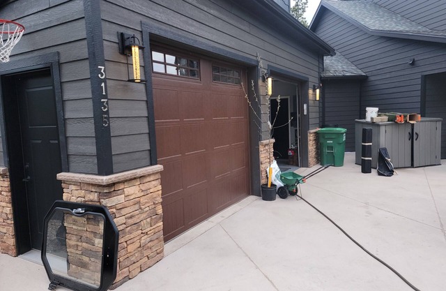 OUTLAW Biker hideout - AC - Shower - WIFI - FULL AMENITIES CABIN