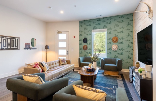 Outrider 1018 by AvantStay | Close to Downtown, Broadway | Outdoor Space