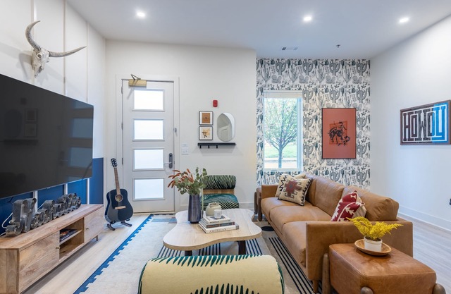 Outrider 102 by AvantStay | Private Balcony | Near Downtown, Close to Broadway