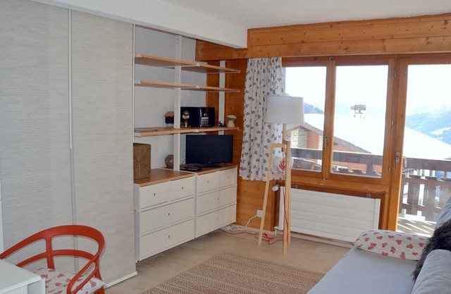 Exterior: estudio en Chandolin, para 1-2 personas en el segundo piso del edificio, ascensor, balcón