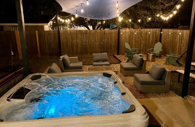 Outside the Box ; hot tub, games. NO cleaning fee