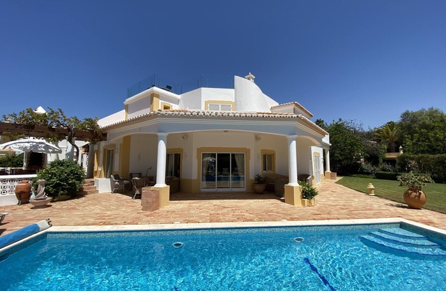 Lujo villa de 5 dormitorios con vistas al campo de golf