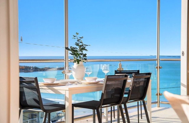 OUTSTANDING! WHITE HOUSE TASMANIA, BOAT HARBOUR BEACH OFF SEASON SPECIALS!