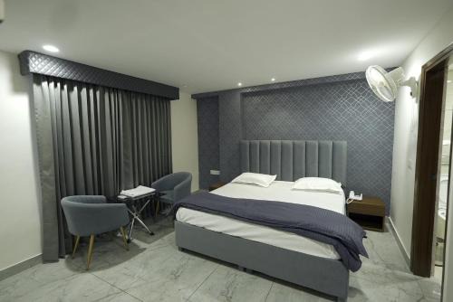 OVEL HOTEL Crown