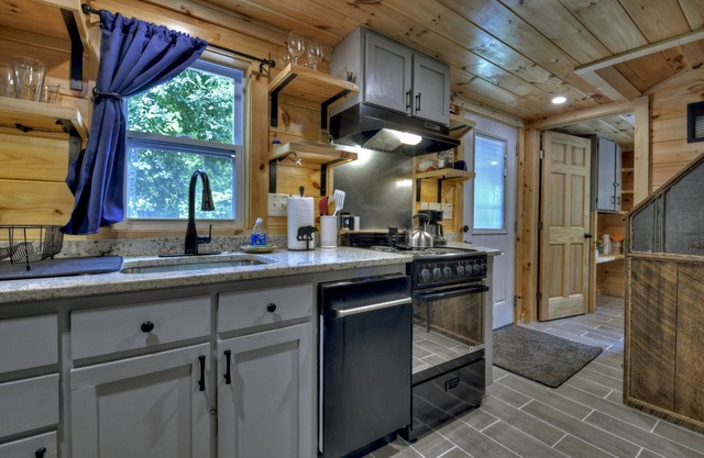 Over 200 feet of Ocoee River Frontage!