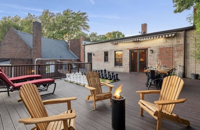 Over 4500 sqft of Luxury living [Billiards table, Arcade room, 5 BR & 4 BA]