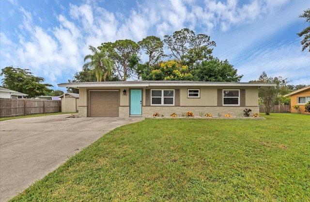 “Over the Rainbow!” Vacation Rental Relaxing retreat 5 miles from everything!