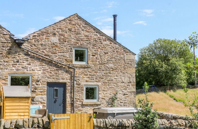 OVERLEA COWSHED, romántico, con jacuzzi en Hayfield, Ref 1017057