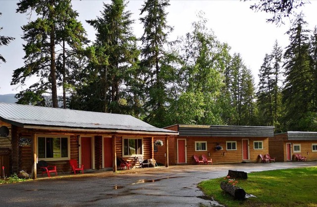 Overlook Inn & Cabins