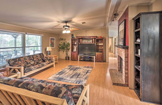 'Overlook Lodge' Kid-Friendly House w/ Deck!