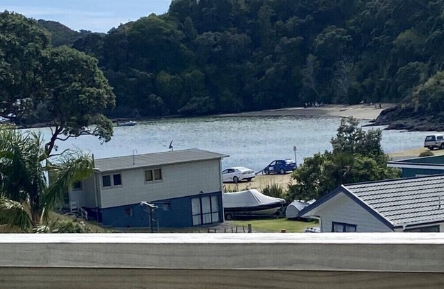 Con vistas a la hermosa bahía del Pacífico, Tutukaka. Soporte de autoaislamiento disponible