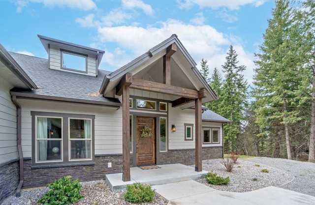 Overlooking Lake View | 3 BR+Game Room | 12 guests