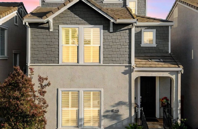 2222 sqft 3bd/3ba - 3 story Brownstone located btwn Sacramento & Folsom