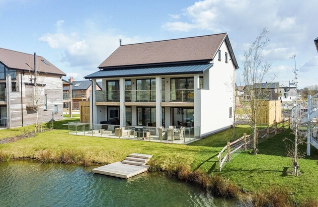 Overton Island 11 (OI11), Silverlake, Dorset