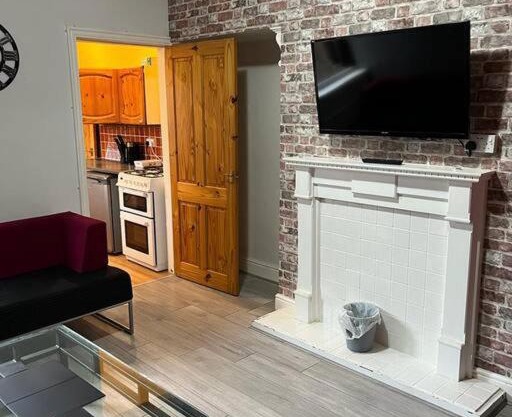 Ovington Grove 2 fully equipped kitchen free parking 3 bedrooms Netflix