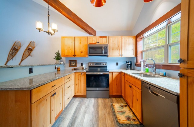 Owaissa Oasis: 3 mins to Whiteface, 13 to Placid, very family friendly, lake...