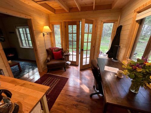 Owl Creek Cabin Mountain Getaway near Ashland, Oregon