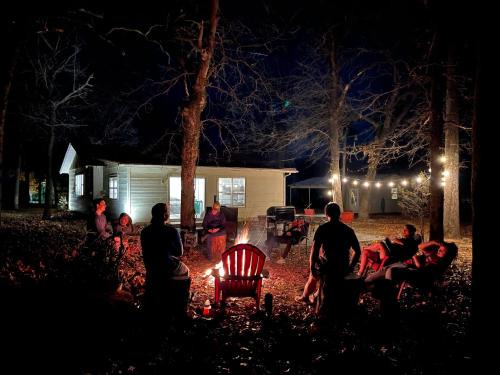 Owl Hoot Lake Retreat- Dock, beach & wooded haven!