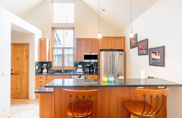 Owl Meadows 24 by Avantstay Walking Distance to Town & Slopes!