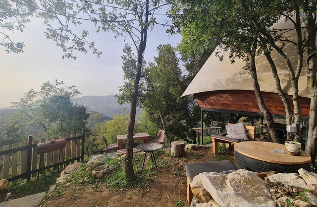 OWL NEST - LUXURIOUS TREEHOUSE EXPERIENCE WITH OUTDOOR HOT TUB