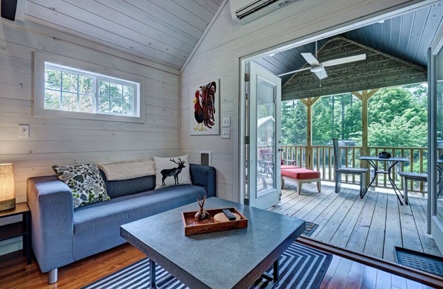 Owl's Den - A Tiny Home in Walking Distance to Downtown Highlands NC