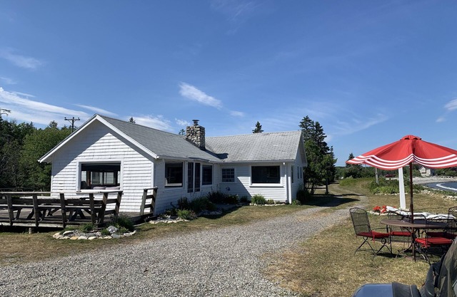 Owl's Head Maine Beachfront Cottage con maravillosa playa de arena y vistas impresionantes