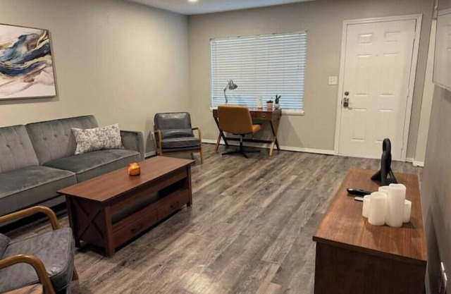 Owl Street Cabana Walking Distance To OU Stadium
