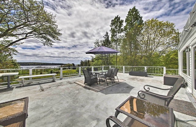 Owls Head Getaway: Private Decks w/ Ocean View!