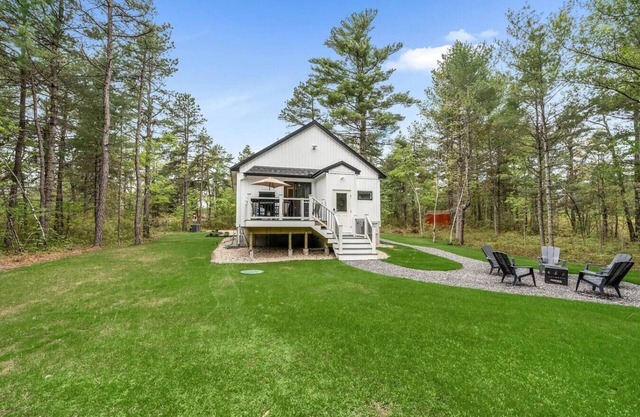 Owl’s Nest – Cozy Cabin by lake and trails