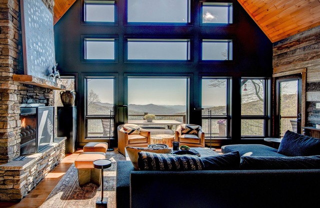 Owls Nest: hogar que admite mascotas con mesa de billar, hermosas vistas, chimeneas interiores y exteriores