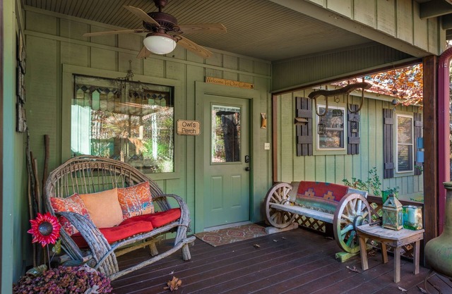 Owl’s Perch-lakefront, paddle boards, pool table