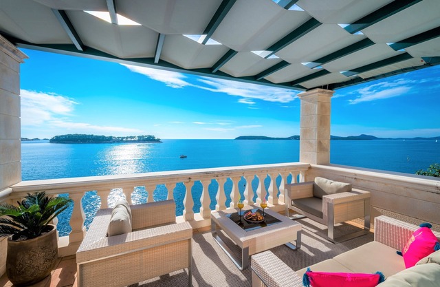 OWNER Beautiful and Spacious Villa With Sea Access and Private Beach