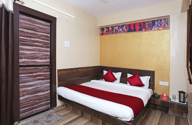 OYO 10137 Hotel Vaishnavi
