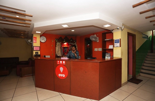 OYO 10685 Hotel Centre Point